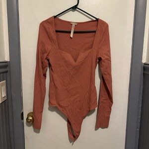 Intimately Free People Stars
Aligned V-Wire long sleeve Bodysuit